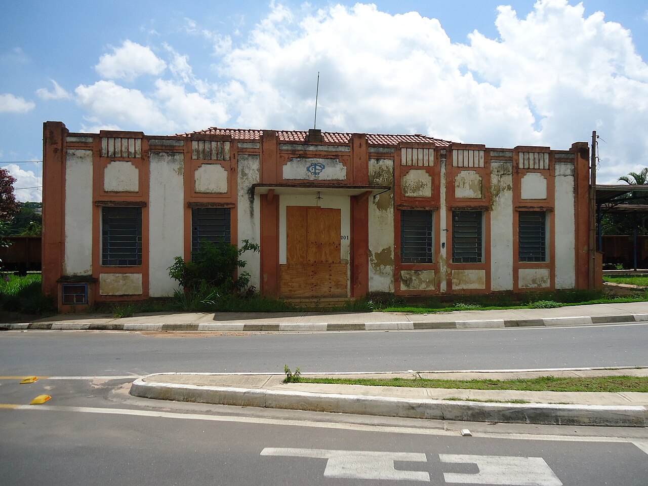 Fachada da Estação Ferroviária de Vinhedo